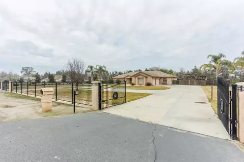 11070 17th Ave, Lemoore, CA 93245 photo 1