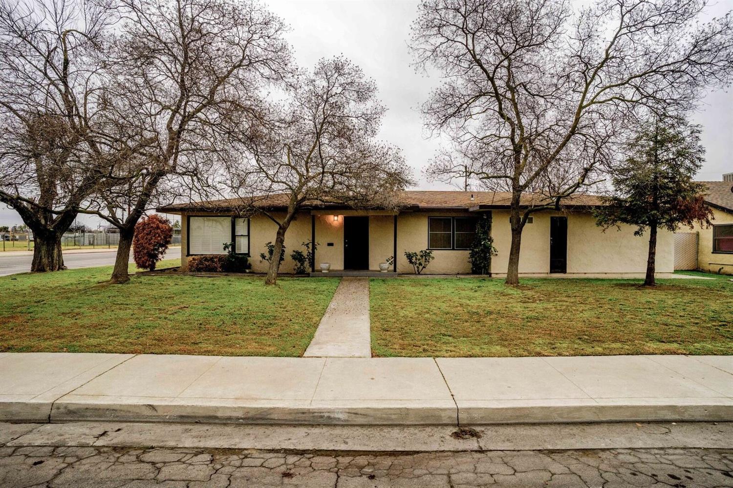 1402 De Witt Ave, Sanger, CA 93657 photo 1