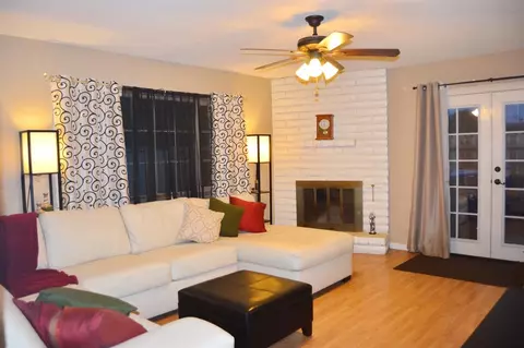 975 W Fairmont Ave, Clovis, CA 93612 photo 1