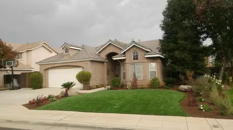 1877 Goshen Ave, Clovis, CA 93611 photo 1