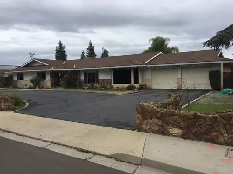 1490 Circle Dr W, Sanger, CA 93657 photo 1
