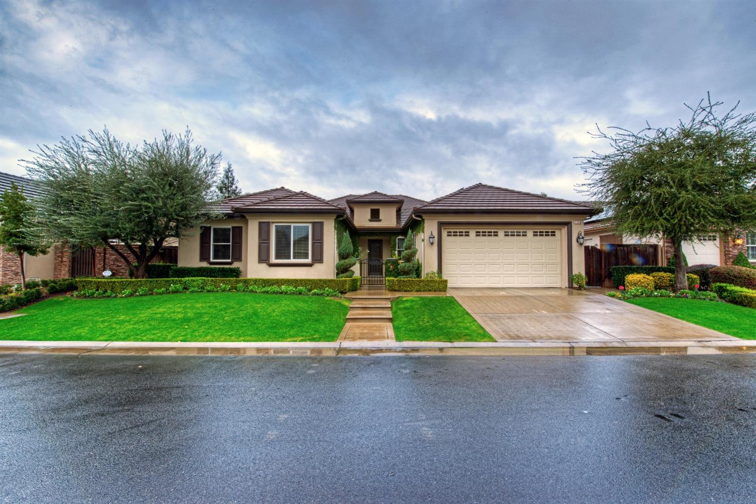 1568 N Devonwood Ln, Clovis, CA 93619 photo 1
