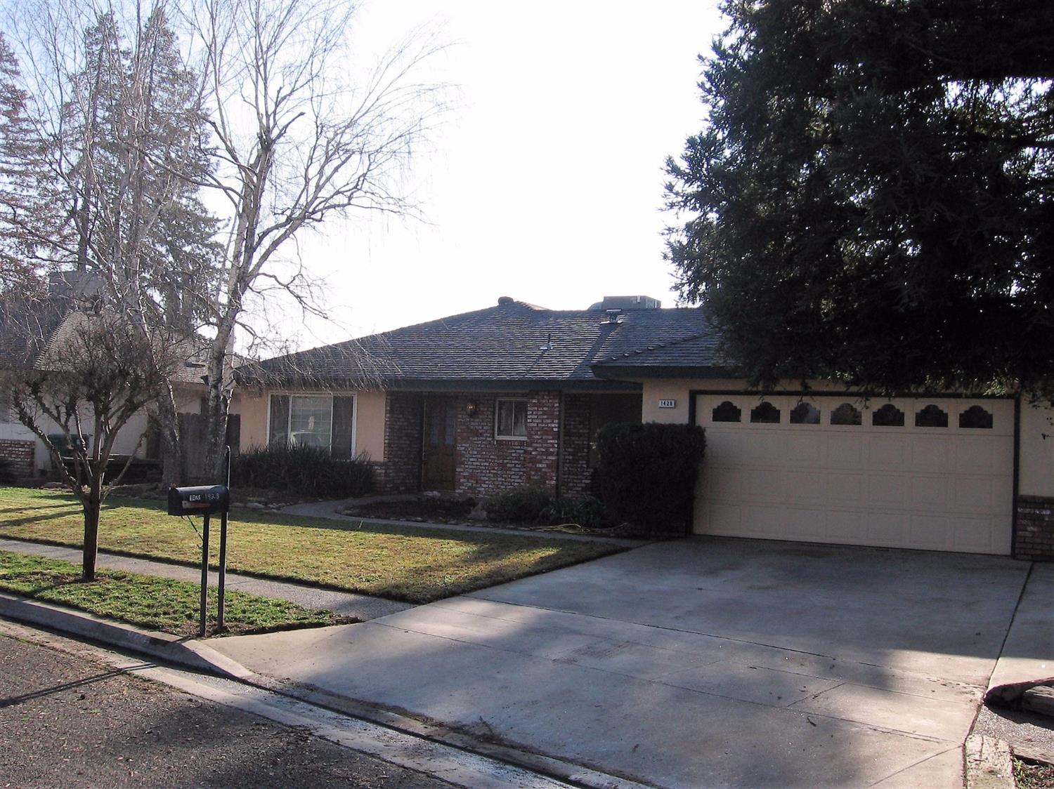 1428 Riverview Dr, Madera, CA 93637 photo 1