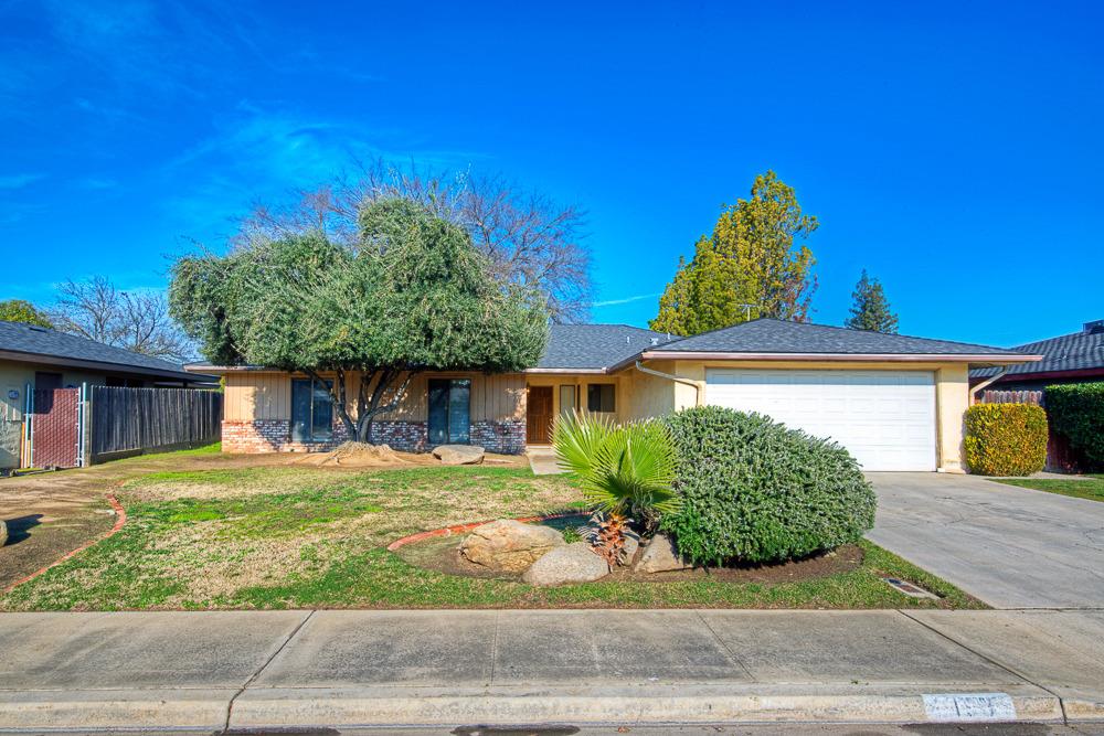 2198 3rd St, Sanger, CA 93657 photo 1
