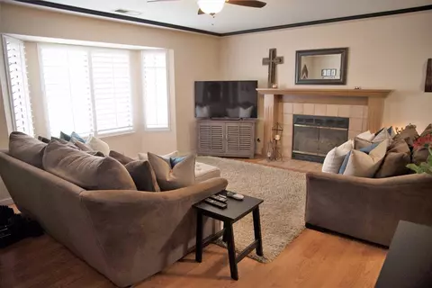 1327 Cooper St, Selma, CA 93662 photo 1