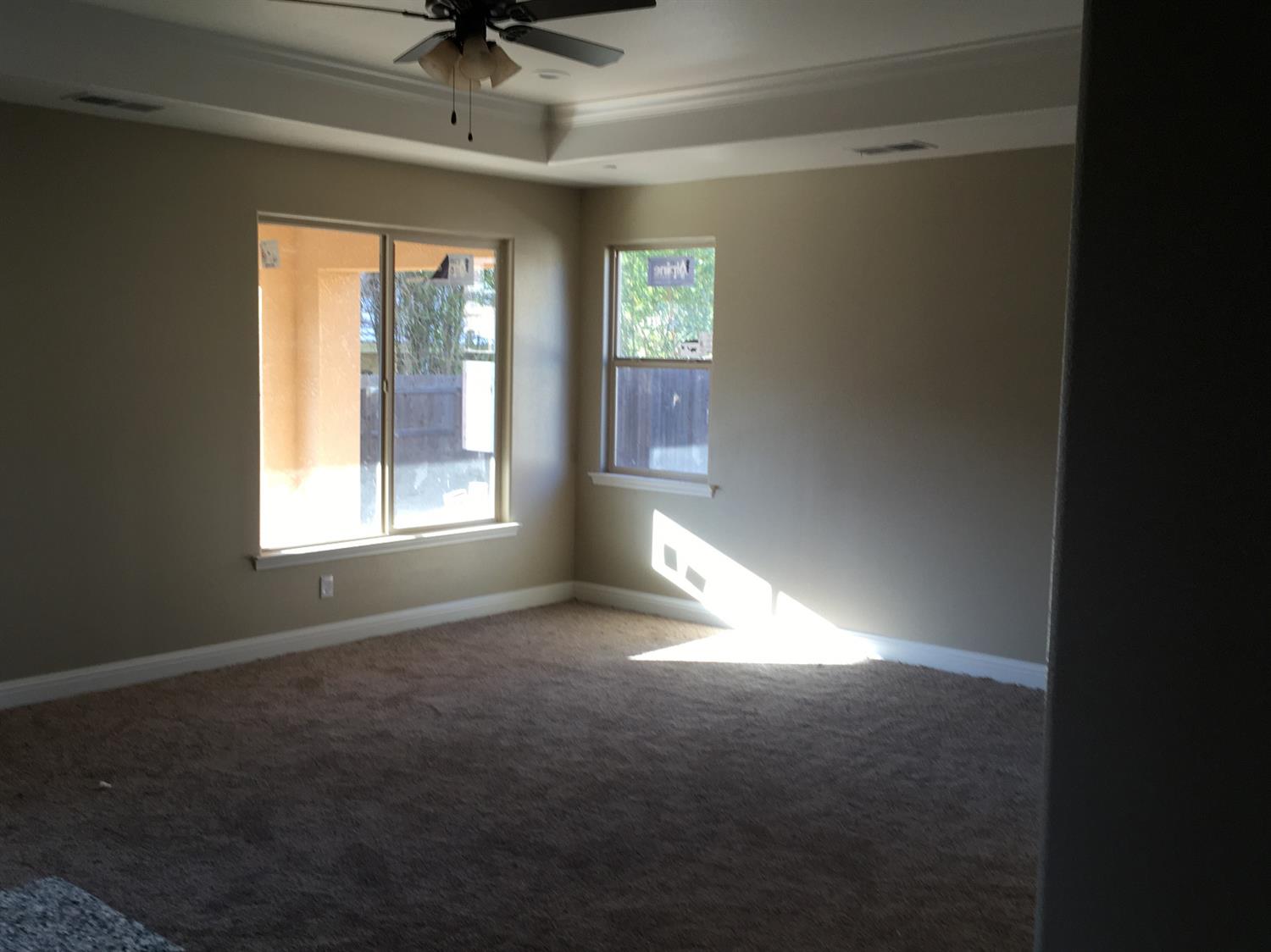 1374 S Steven Ln, Madera, CA 93637 photo 1