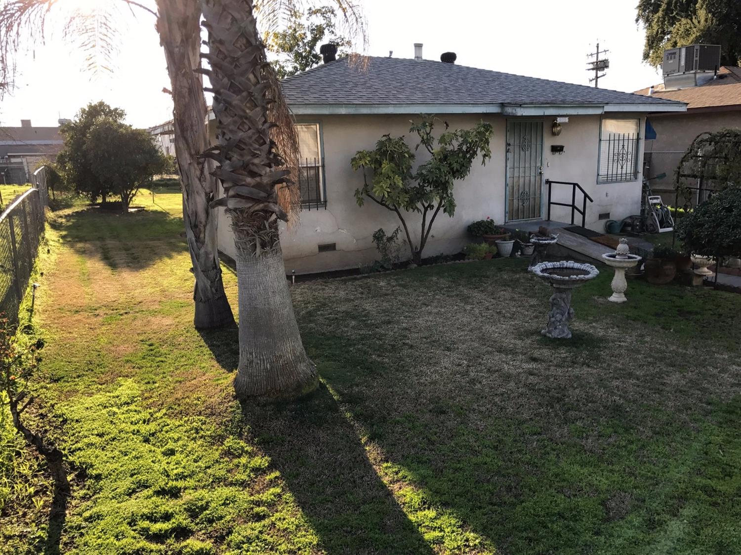 322 S B St, Madera, CA 93638 photo 1