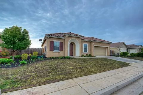2014 Buckingham Ave, Clovis, CA 93611 photo 1