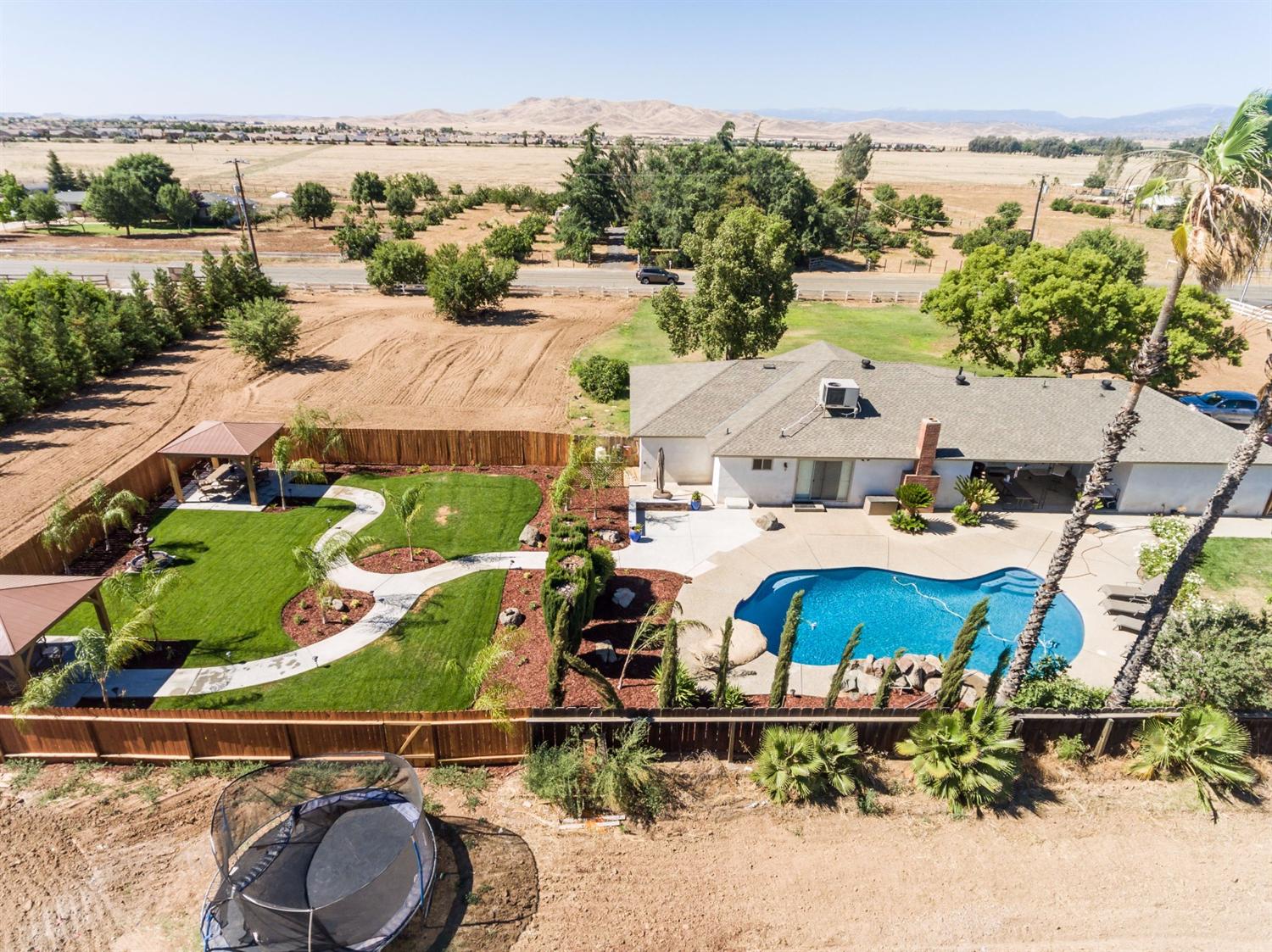 8215 E Nees Ave, Clovis, CA 93619 photo 1