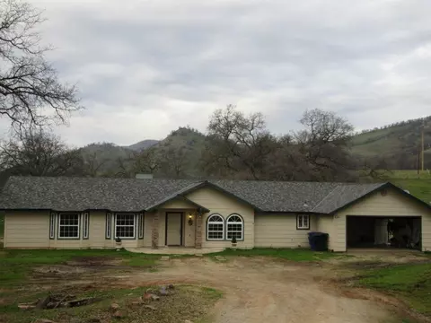 7098 Lupine Dr, Sanger, CA 93657 photo 1