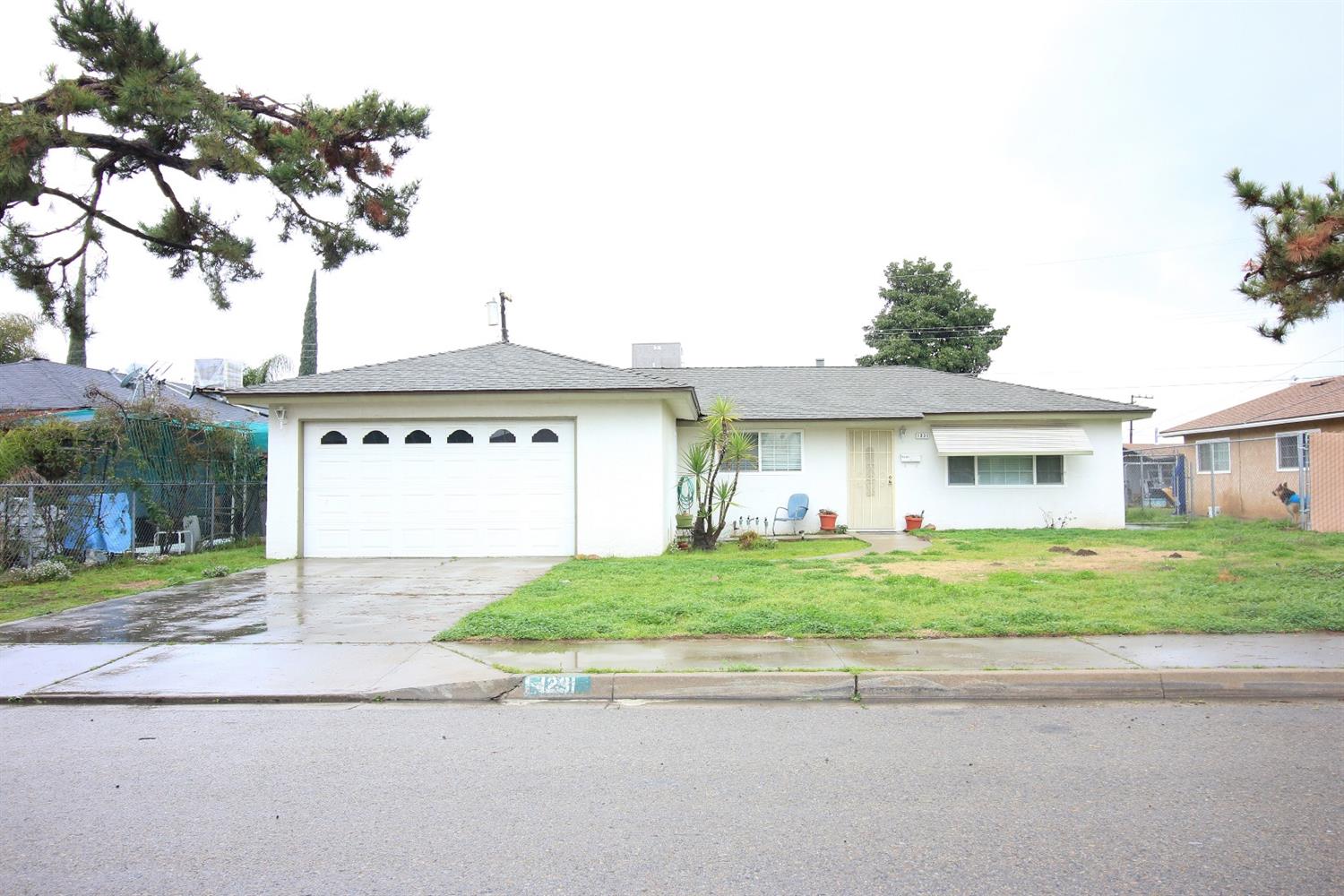 1231 Bennett Way, Sanger, CA 93657 photo 1