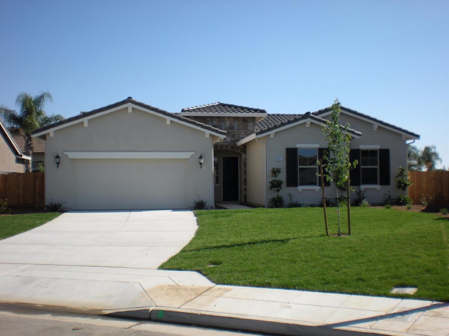 1011 E Aretha, Fowler, CA 93625 photo 1