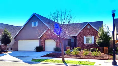 430 W Warwick Ave, Clovis, CA 93619 photo 1
