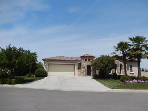 3100 E Beech Ct, Visalia, CA 93292 photo 1