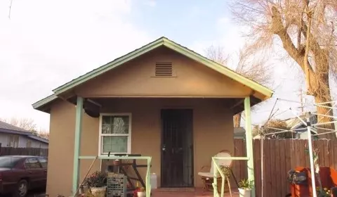 317 W Wilson St, Madera, CA 93638 photo 1
