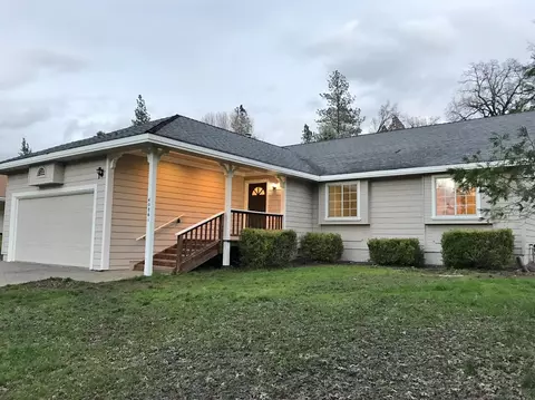 40861 Griffin Dr, Oakhurst, CA 93644 photo 1