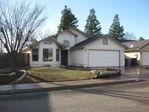 1132 N Claremont Ave, Clovis, CA 93611 photo 1