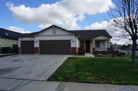 692 Pear Ave, Dinuba, CA 93618 photo 1