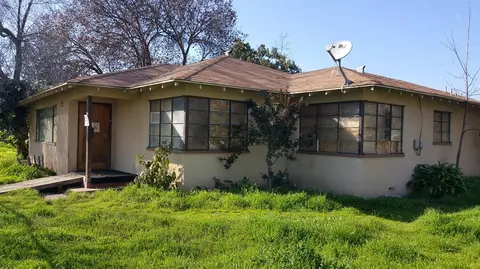 2102 6th St, Sanger, CA 93657 photo 1