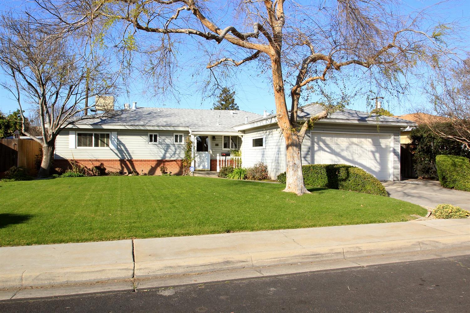 637 W Twain Ave, Clovis, CA 93612 photo 1