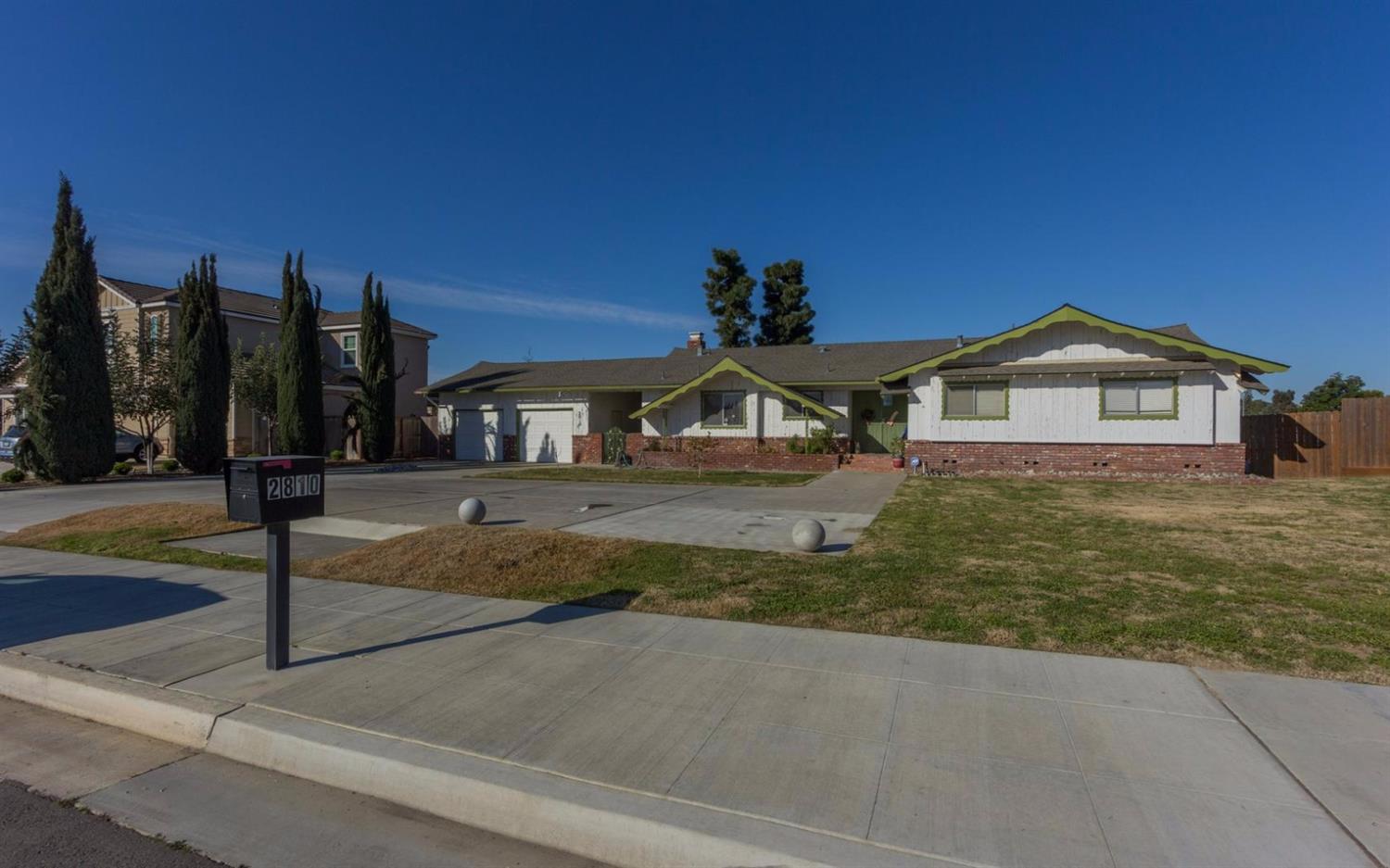 2810 Armstrong Ave, Clovis, CA 93611 photo 1