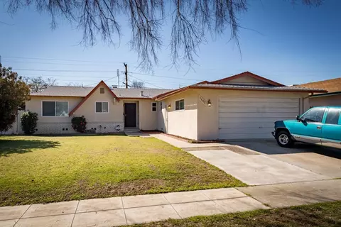 3490 E Flint Way, Fresno, CA 93726 photo 1