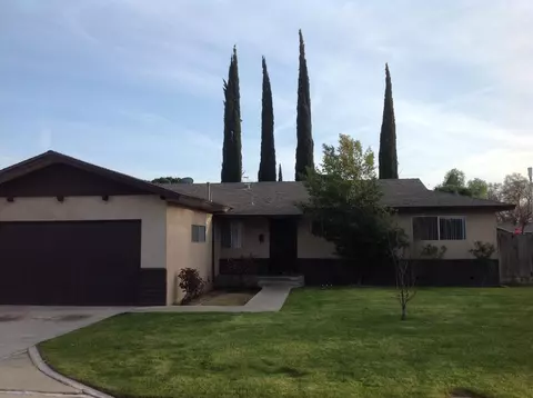 698 W Donner Ave, Clovis, CA 93612 photo 1