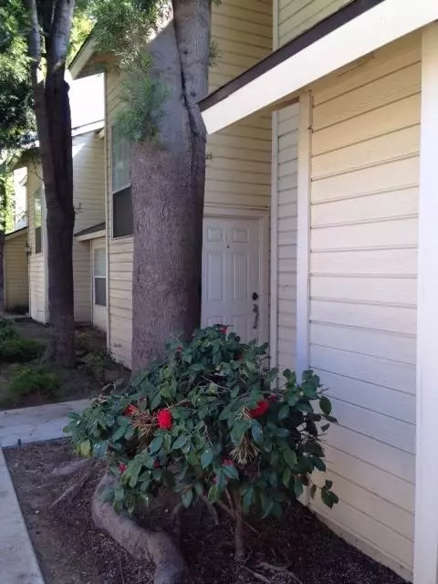 145 W Pilgrim Ln, Clovis, CA 93612 photo 1