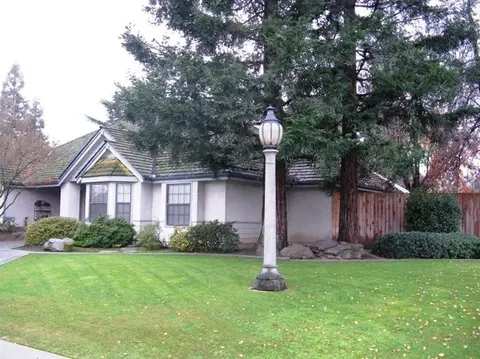1433 E Princeton Ct, Visalia, CA 93292 photo 1
