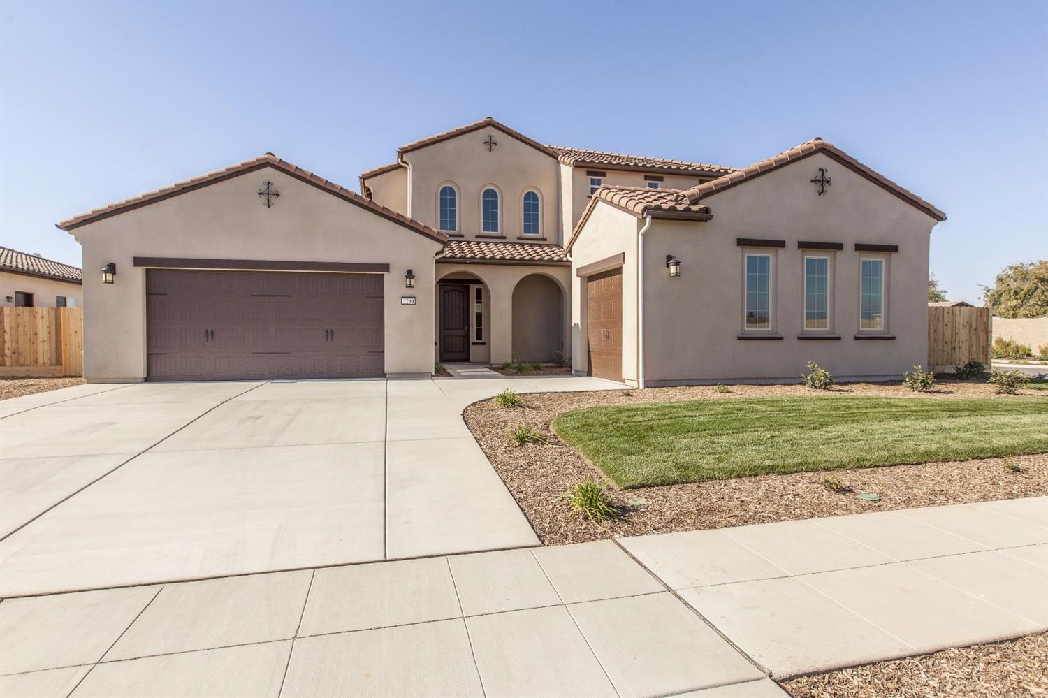1290 N Whitmore Ave, Clovis, CA 93619 photo 1