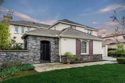 10687 E Landmark Way, Clovis, CA 93619 photo 1