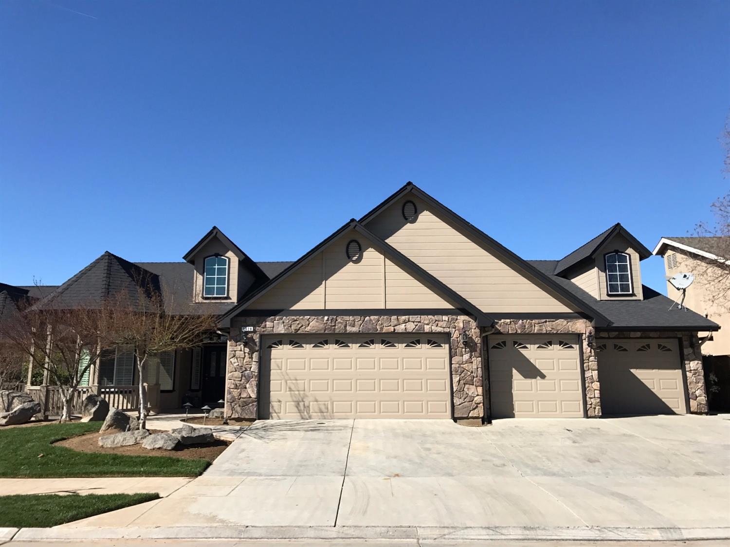 1928 N Harvard Ave, Clovis, CA 93619 photo 1