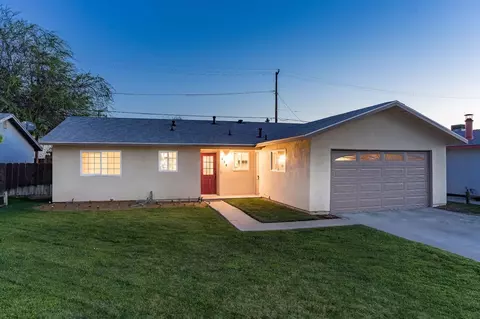 858 Azalea Ln, Lemoore, CA 93245 photo 1