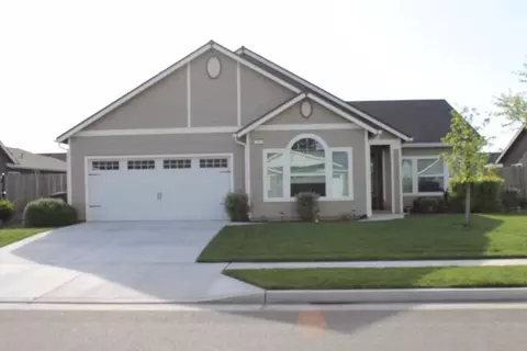 57 Claremont Ave, Sanger, CA 93657 photo 1
