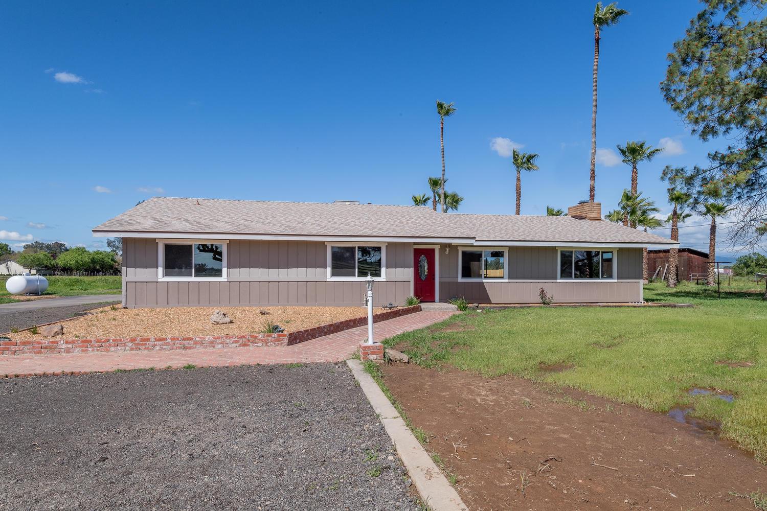 12266 E Shields Ave, Sanger, CA 93657 photo 1