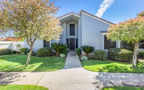 1874 Cougar Ln, Clovis, CA 93611 photo 1
