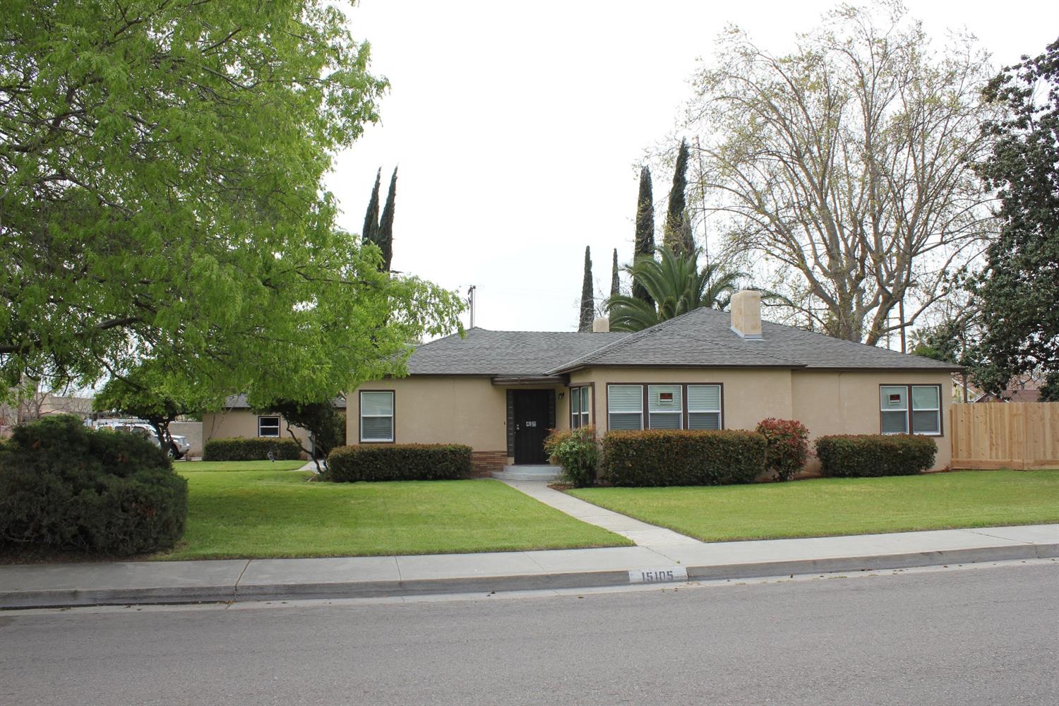 15105 W D St, Kerman, CA 93630 photo 1
