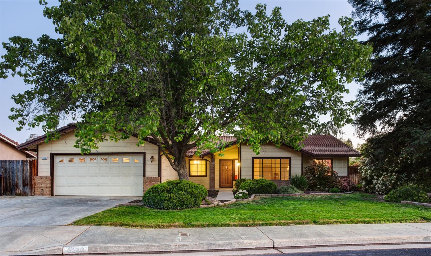 2298 Vartikian Ave, Clovis, CA 93611 photo 1