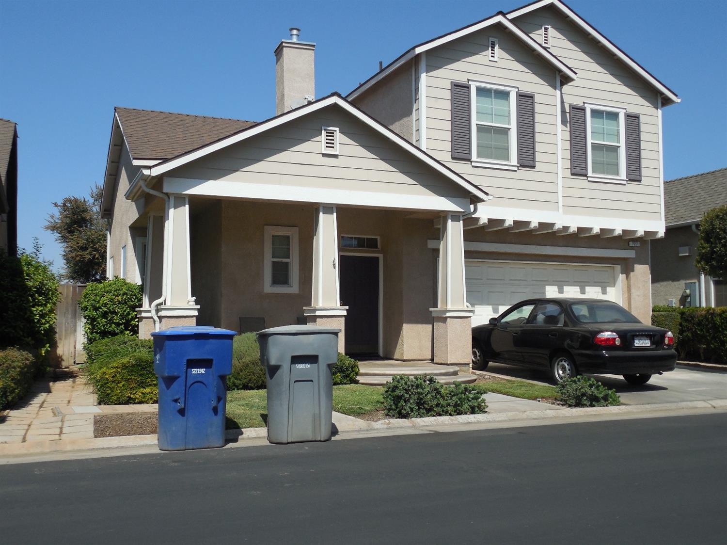 727 W Lisbon Ln, Clovis, CA 93619 photo 1