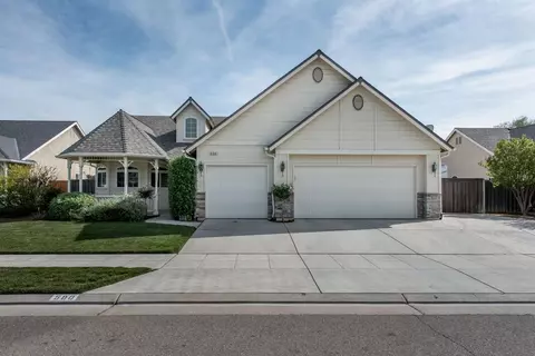 500 W Everglade Ave, Clovis, CA 93619 photo 1