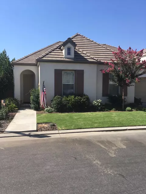 28 W Lester Ave, Clovis, CA 93619 photo 1