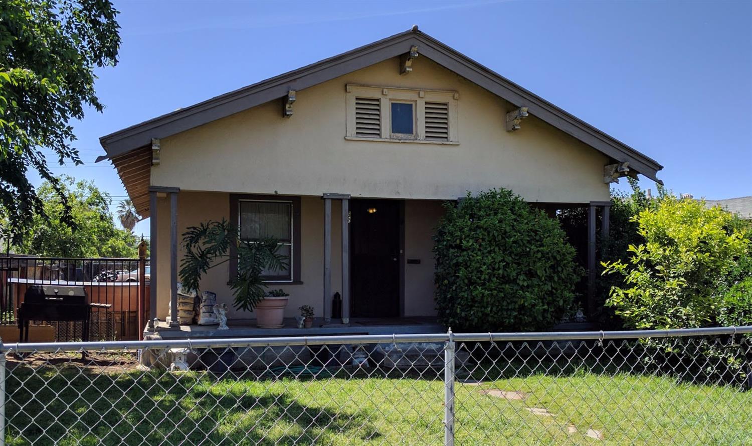 52 E Oleander Ave, Fresno, CA 93706 photo 1