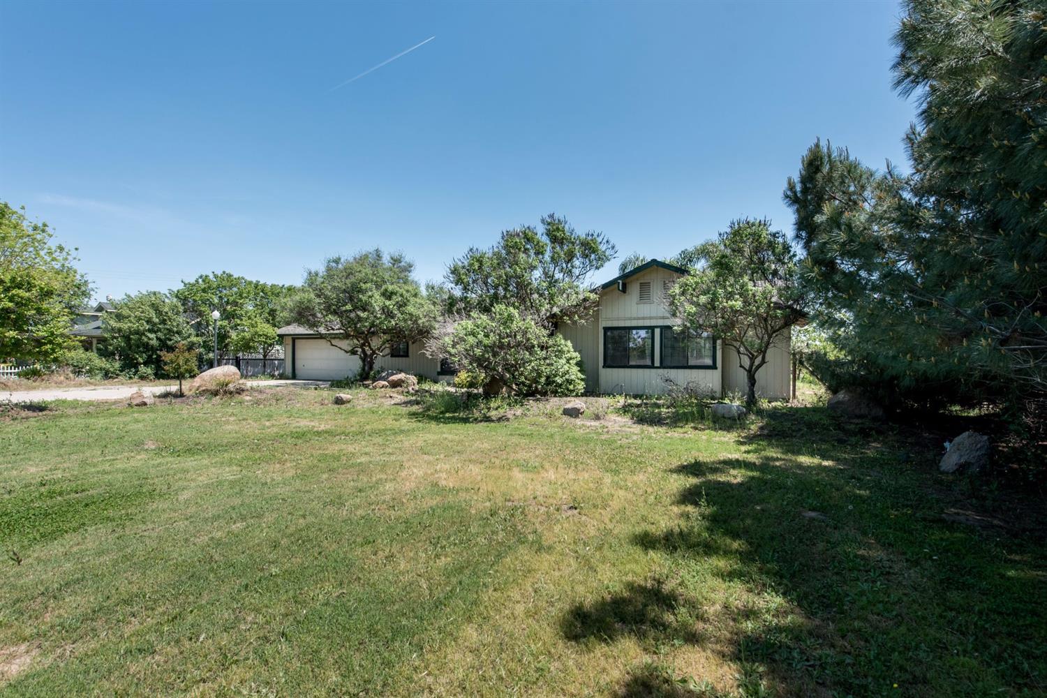 1906 N Temperance Ave, Fresno, CA 93727 photo 1