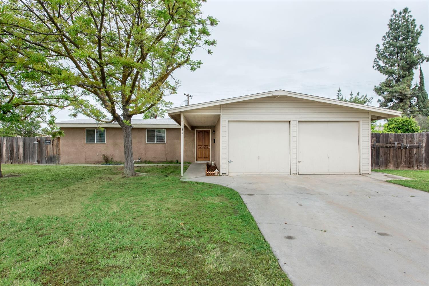 135 Rialto Ave, Clovis, CA 93612 photo 1