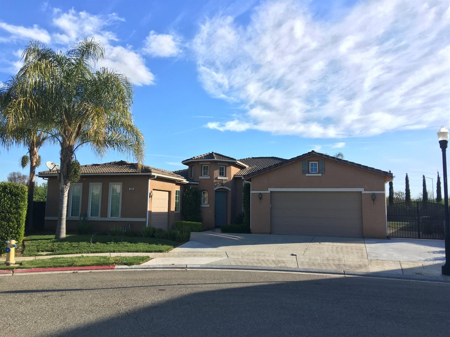 1999 N Elm St, Clovis, CA 93619 photo 1