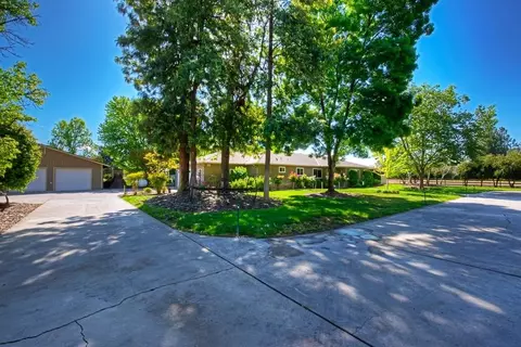 7918 N Highland Ave, Clovis, CA 93619 photo 1
