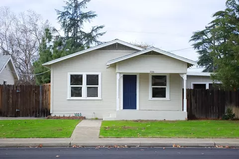 106 Woodworth Ave, Clovis, CA 93612 photo 1