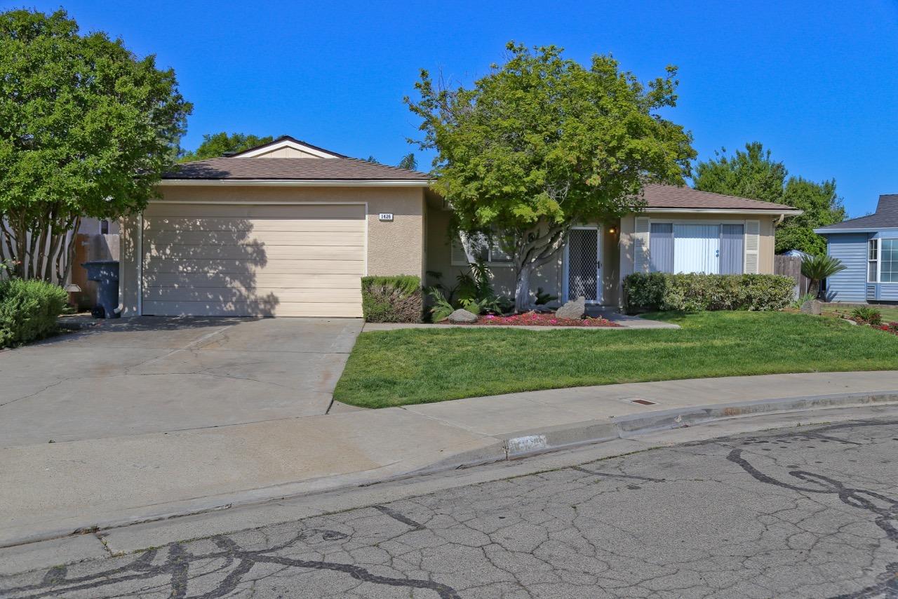 1426 Beverly Cir, Clovis, CA 93611 photo 1