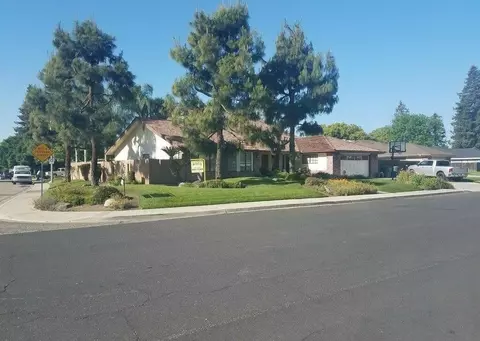 1037 E Cambridge Ave, Visalia, CA 93292 photo 1