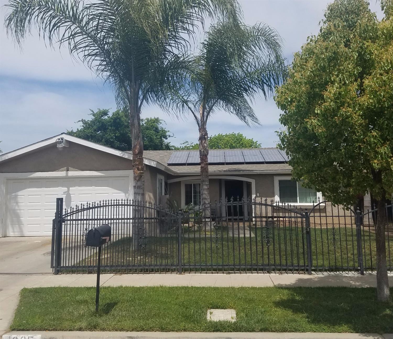 4635 E Byrd Ave, Fresno, CA 93725 photo 1